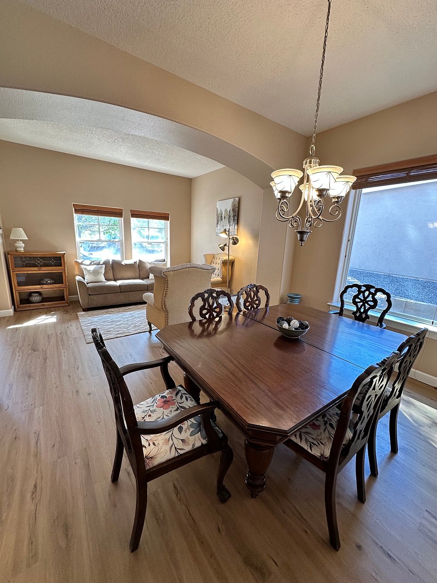 Dining table with 6 seats.