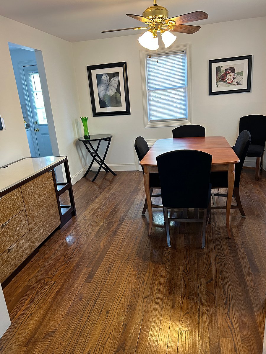 Dining room with 6 chairs