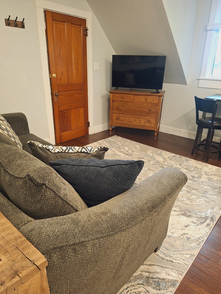 Furnished Finder property 1055884_1 photo 2