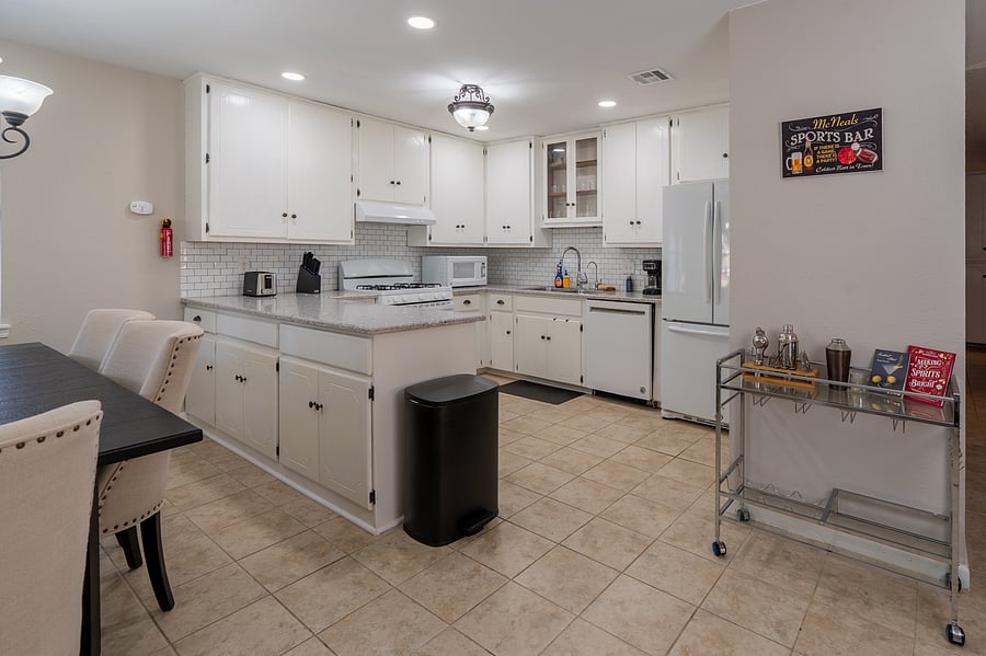 Furnished Finder property 1055948_1 photo 30