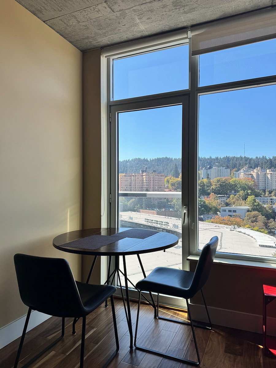 Alternative placement of kitchen table in front corner nook.