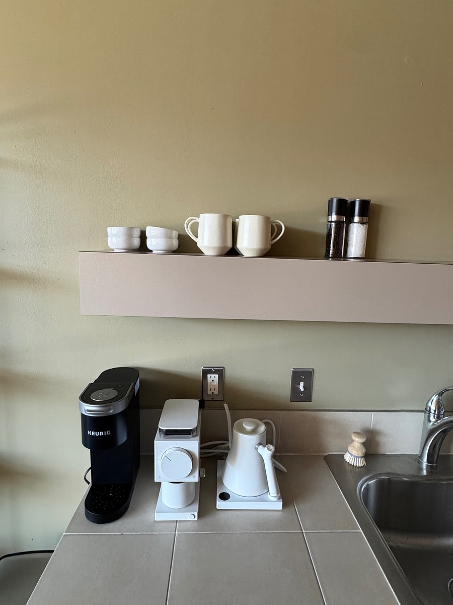 The kitchen ledge has under-lighting and can hold a variety of objects for easy access with its weight-bearing construction.