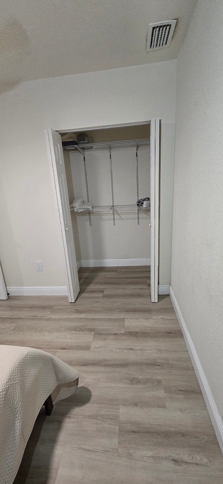 Furnished Finder property 1056000_1 photo 9