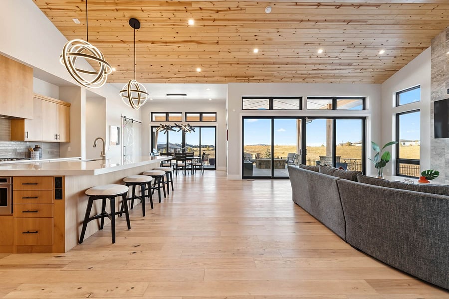 Kitchen, Main room, Dining.