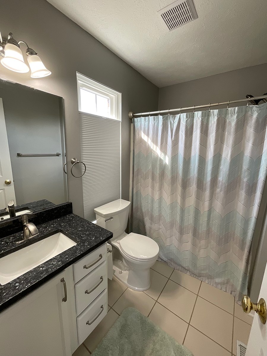 2nd Floor main bathroom