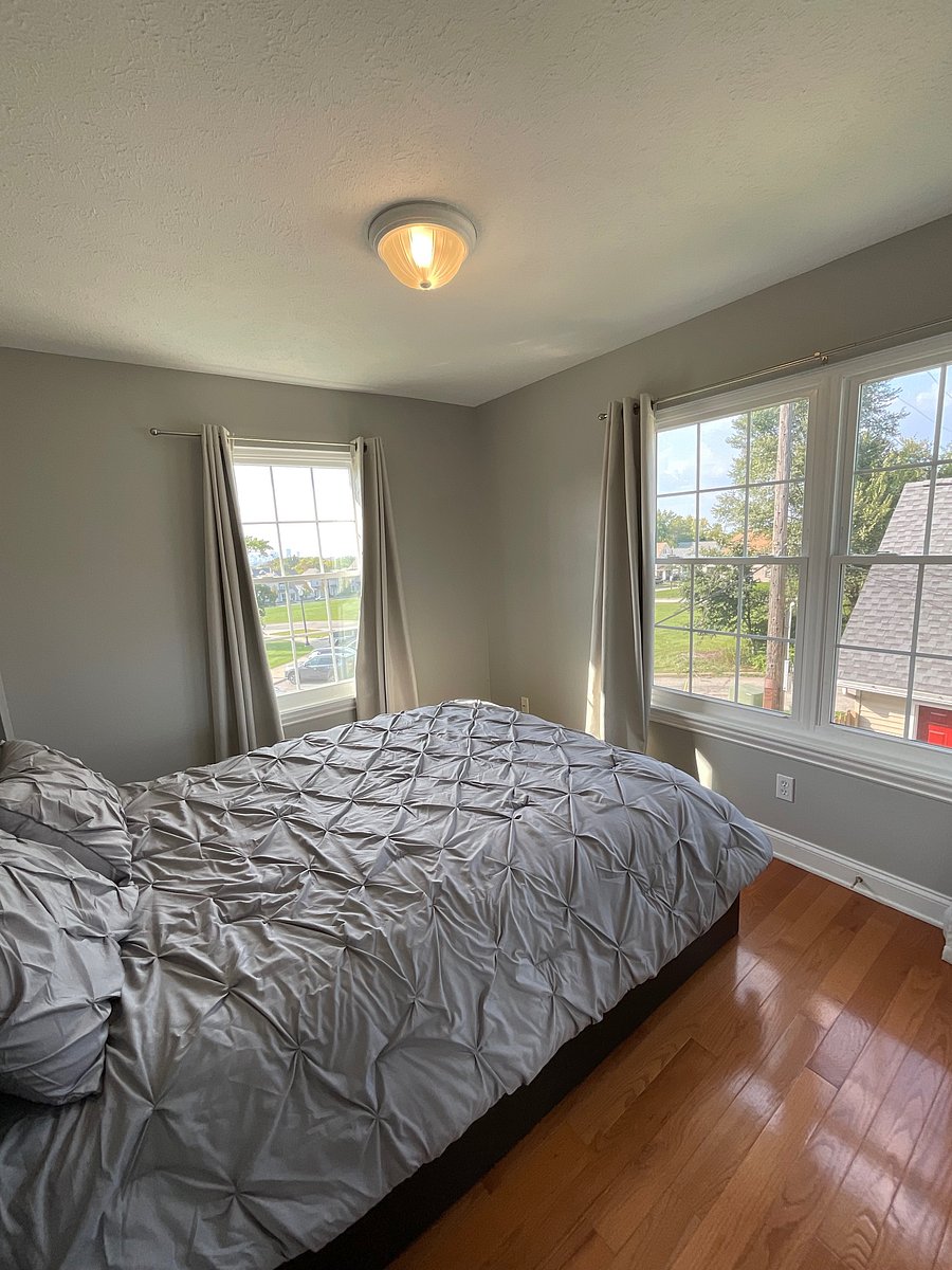 Bedroom with queen bed
