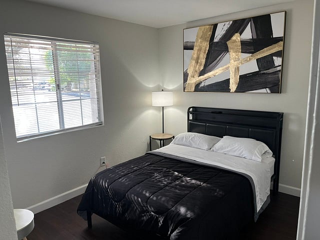 Furnished Finder property 1056247_1 photo 11