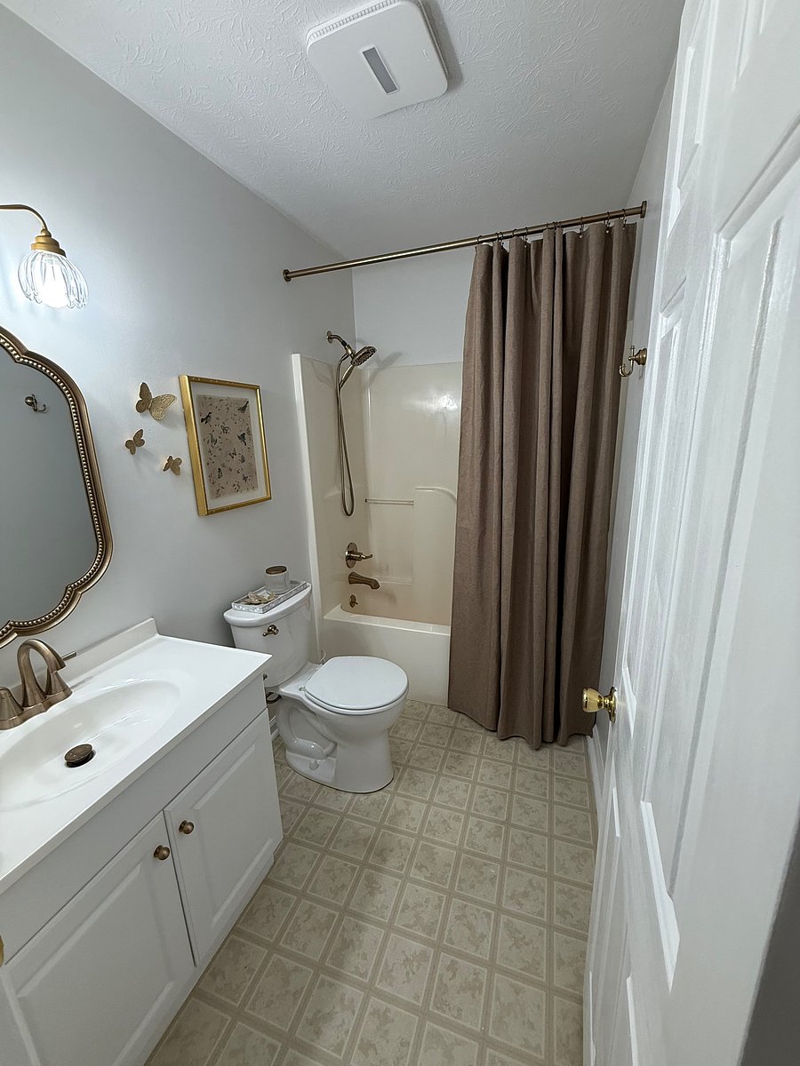 En-suite in primary bedroom