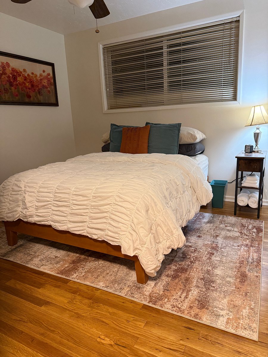 Full size bed