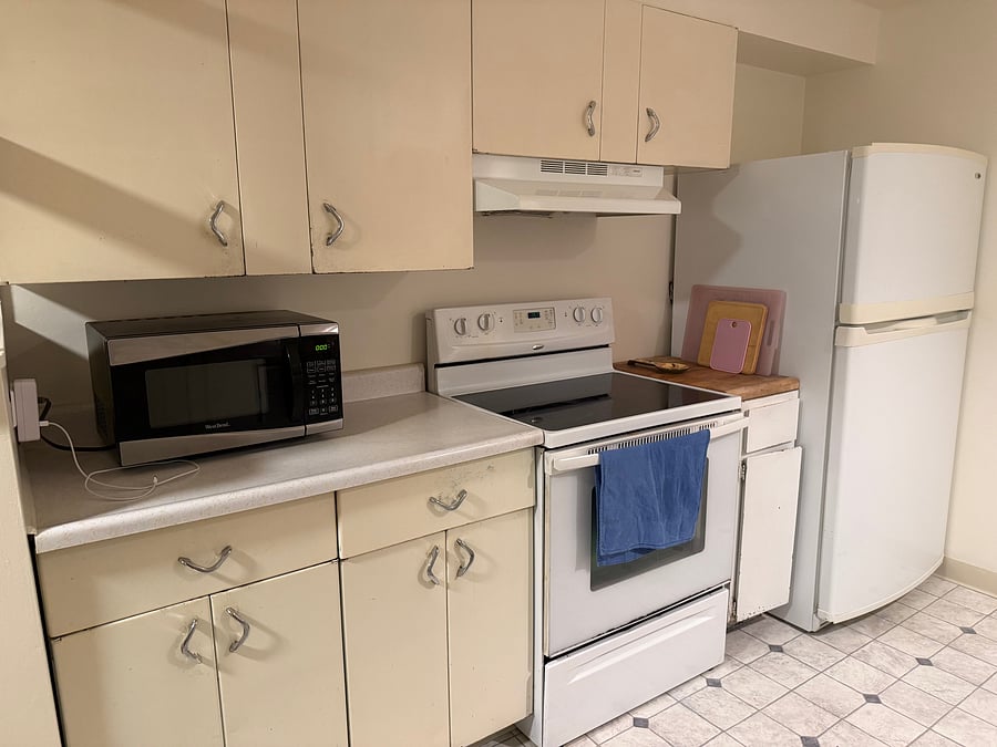 Full kitchen; refrigerator, stove/range, microwave, dishwasher