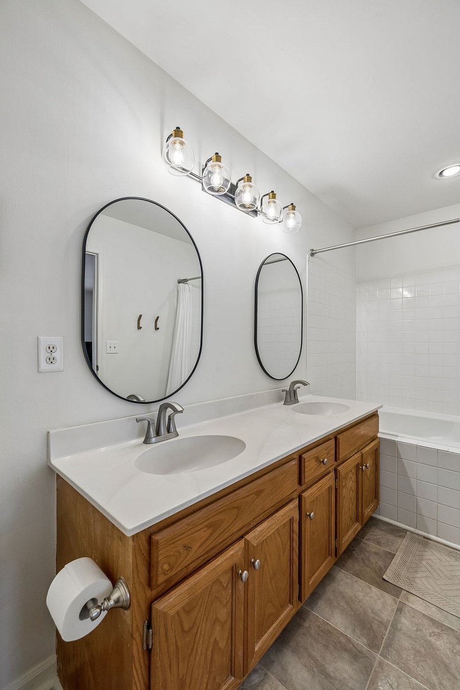 Furnished Finder property 1057186_1 photo 31