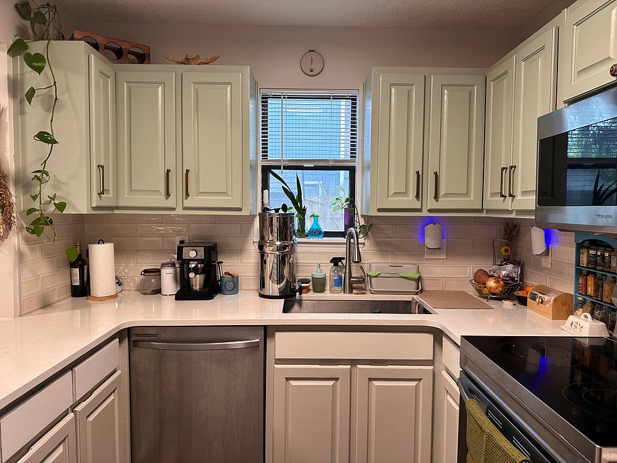 Kitchen: full fridge, electric stovetops, dishwasher, microwave, espresso machine, toaster, blender, and air fryer.