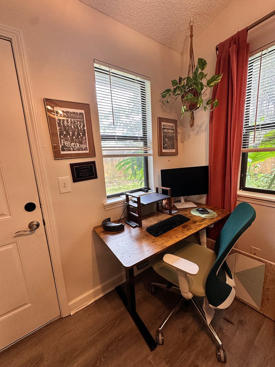 Dedicated workspace #1: standing desk, High-quality monitor, ergonomic chair, mouse & keyboard. Located opposite the kitchen, windows look out into the fenced backyard.