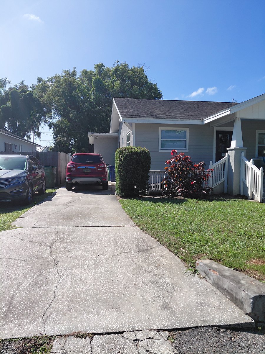 Parking - Enjoy the ultimate ease of access with private driveway parking. Space for one vehicle is available in stacked driveway shared with Host, just pull in and start relaxing in your Seminole Heights sanctuary.
