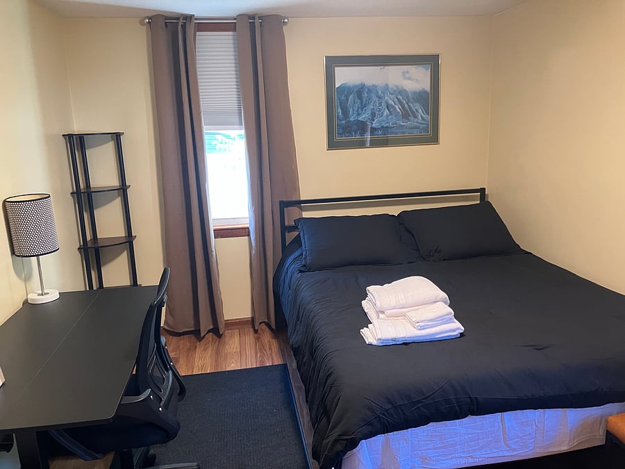 2nd floor Queen size bedroom/desk view
