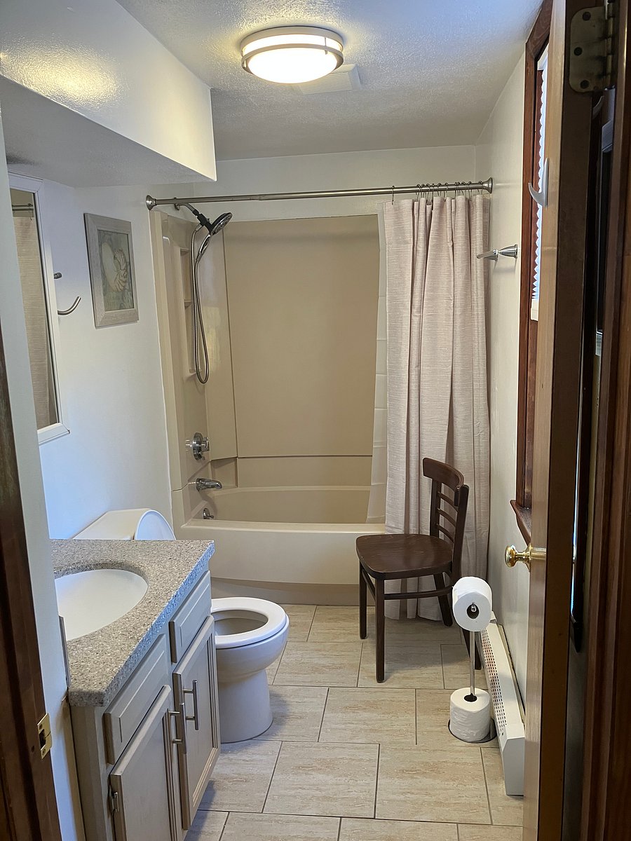 2nd floor shared full size bathroom