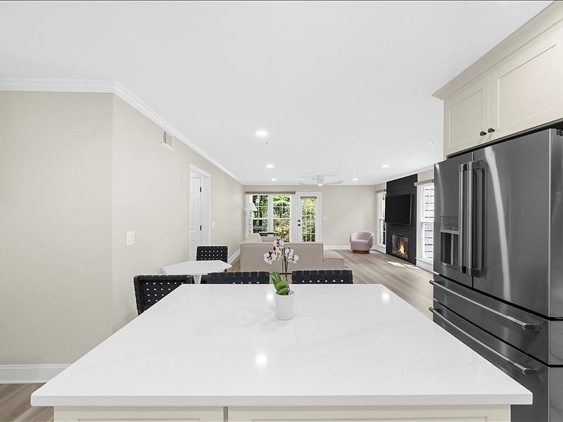 Furnished Finder property 1058008_1 photo 25