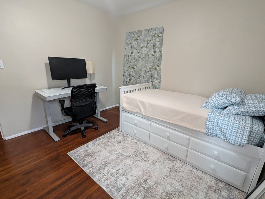 Second bedroom/Office 