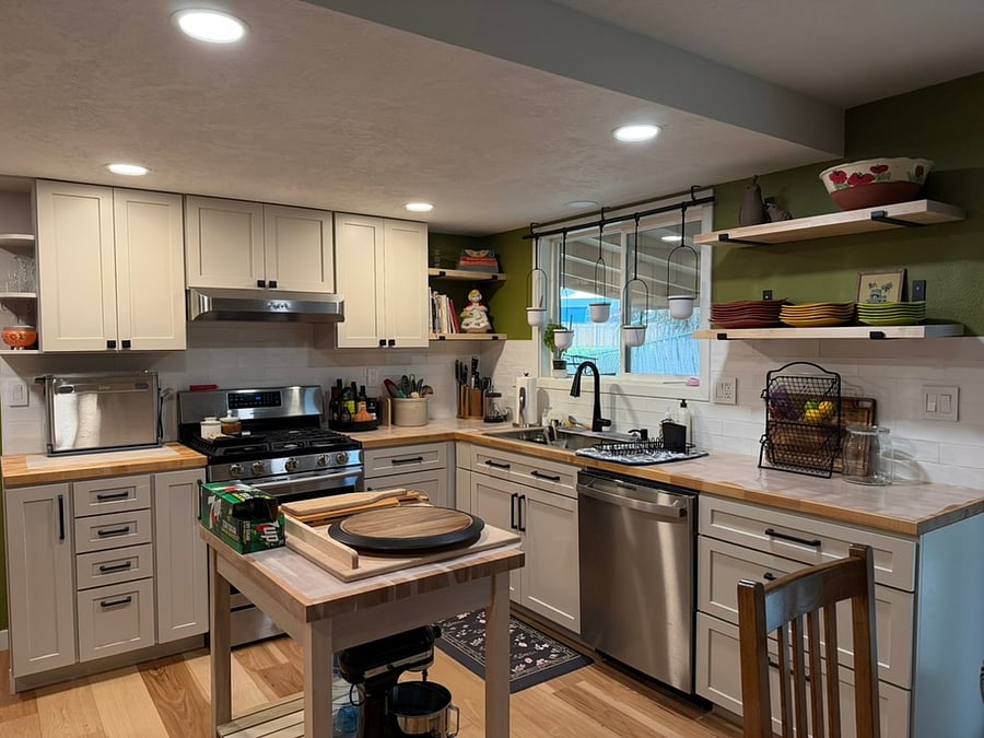 Fully updated kitchen with gas/convection range.