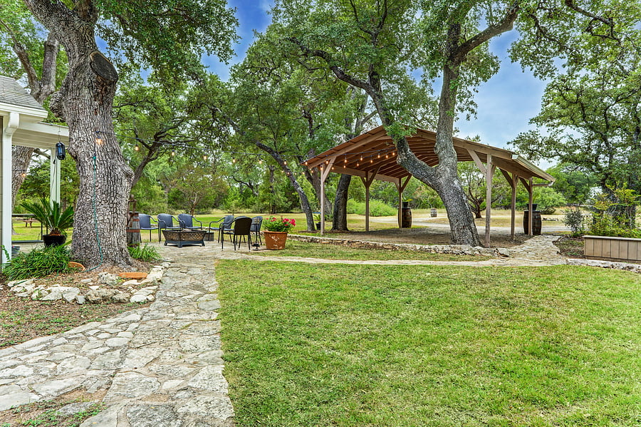 Furnished Finder property 1058672_1 photo 38