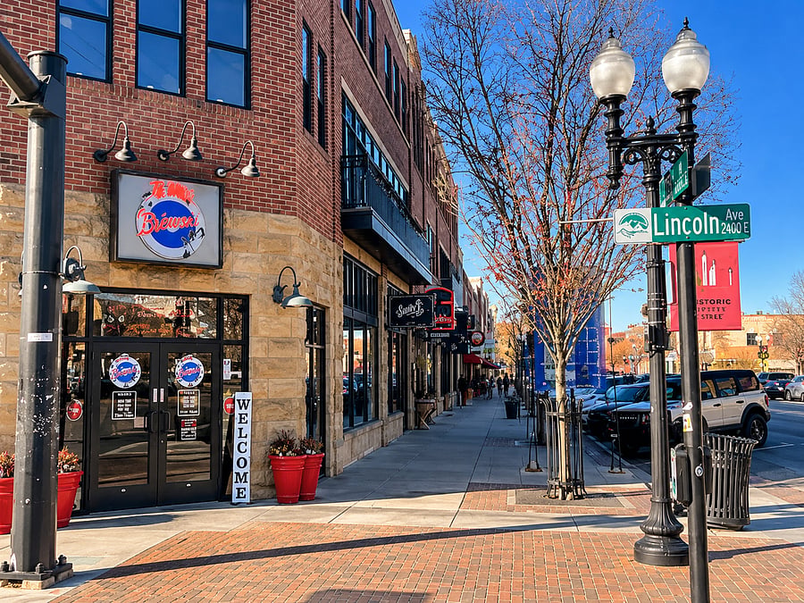 Just half a block from Historic 25th Street and the corner of Lincoln Avenue! Enjoy an easy walk to downtown Ogden's restaurants, coffee shops, breweries, boutique shopping, and entertainment.