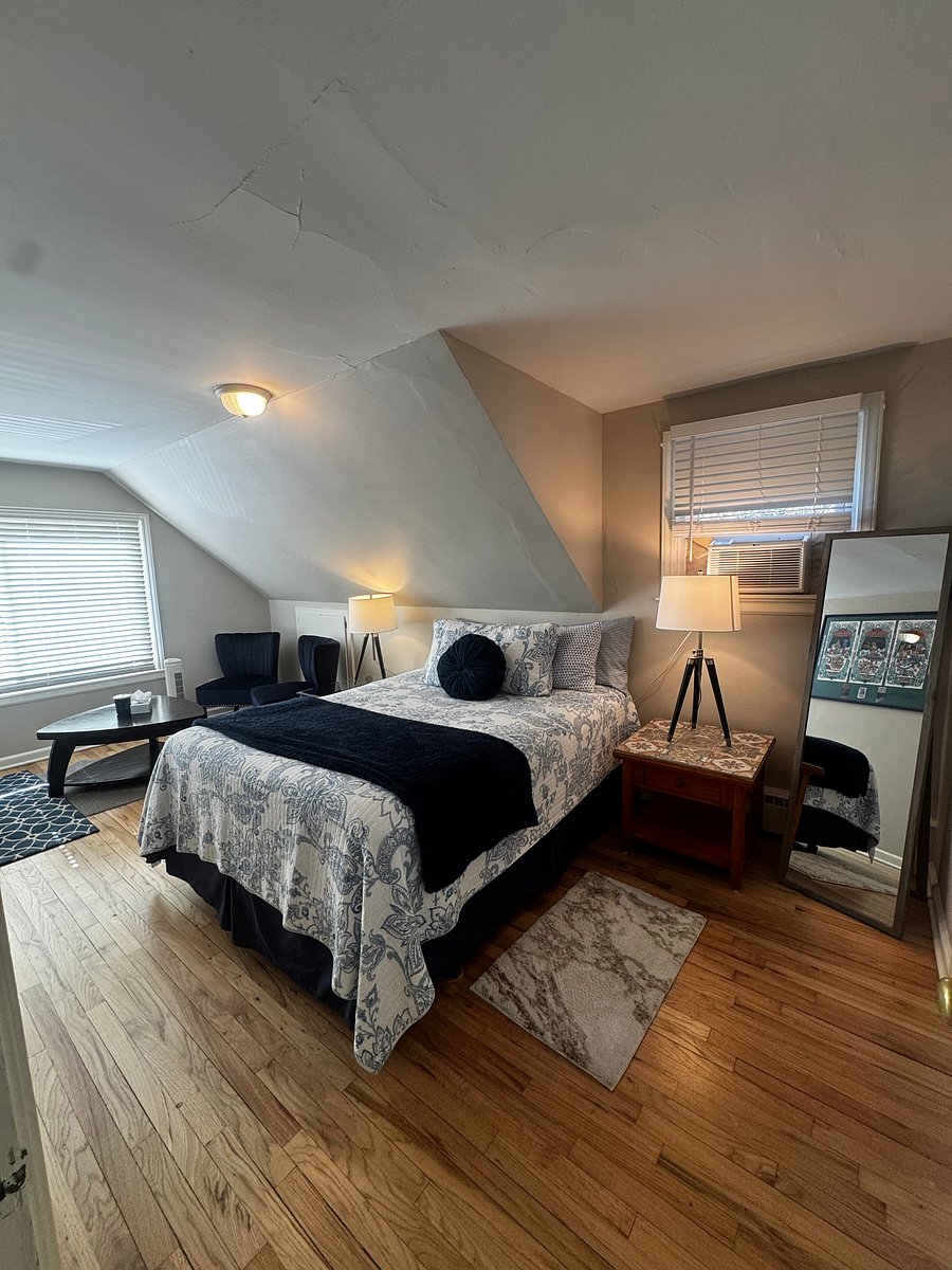 Upstairs bedroom