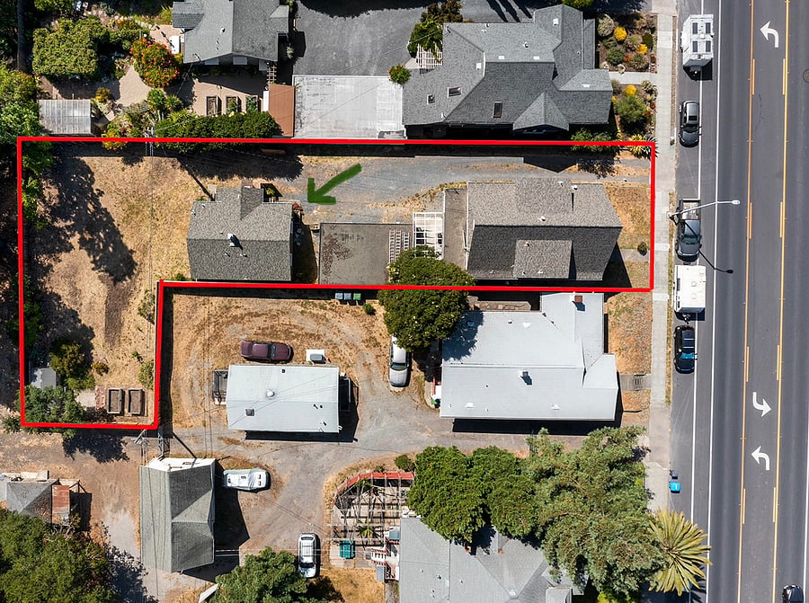 Cottage is situated toward the back of the property, away from the street, behind a Victorian duplex (also rented). Backyard surrounded by heritage oak trees and other historic homes. Historic Petaluma charm!