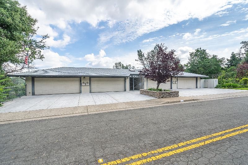 Front view of 4 plex