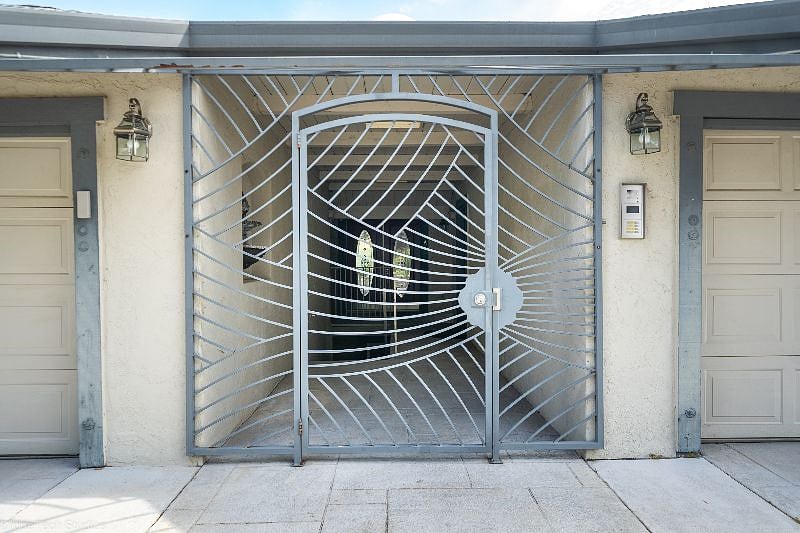 Secure entry gate