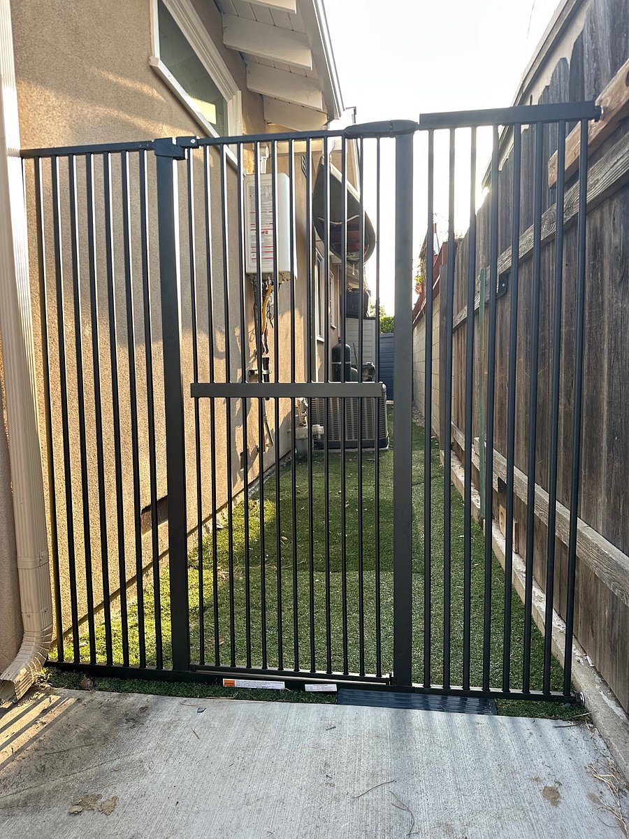 Fully-fenced dog run