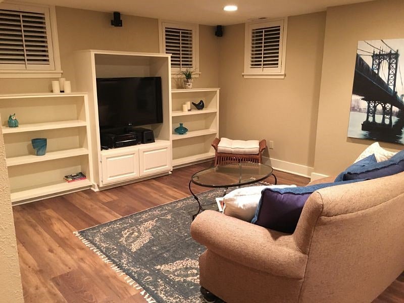 Spacious living room