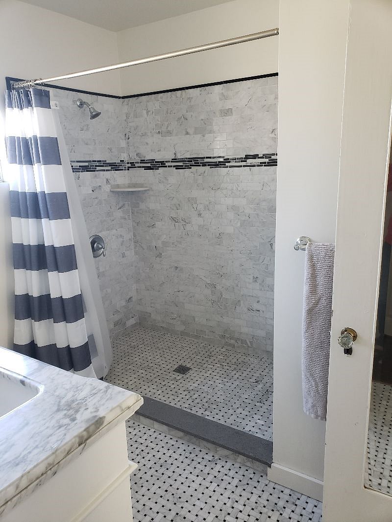 Shower heads on both sides