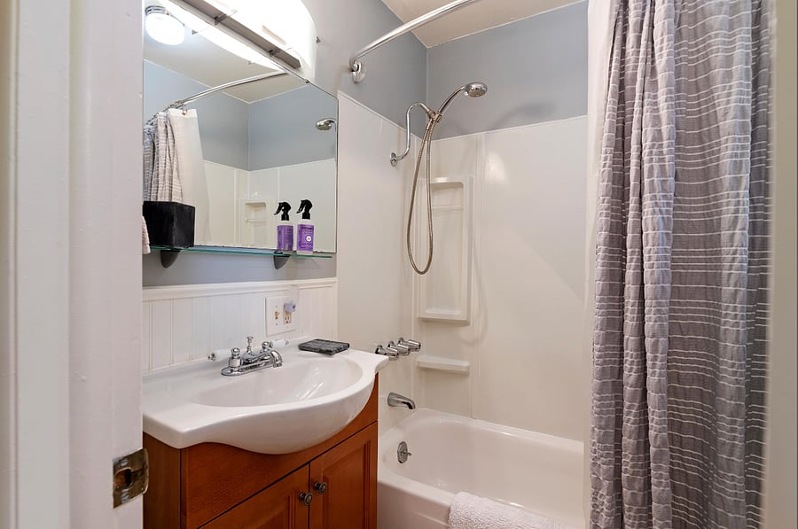 Full Bath with Tub!