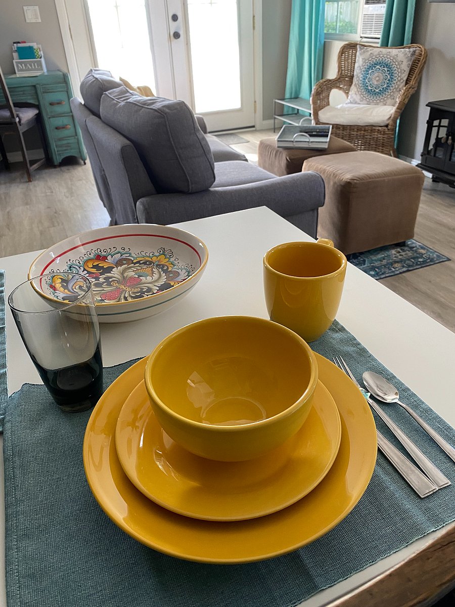 Turn key apartment with everything you need.