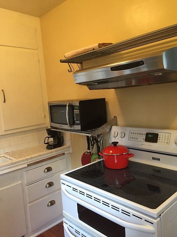 complete kitchen