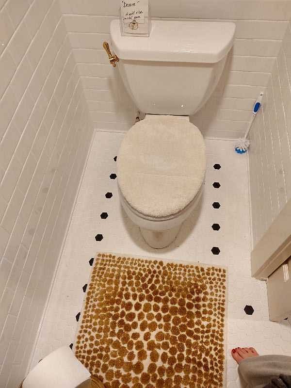 PRIVATE water closet in
Apartment
