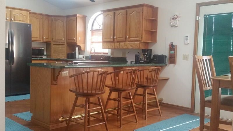 Kitchen counter eating area