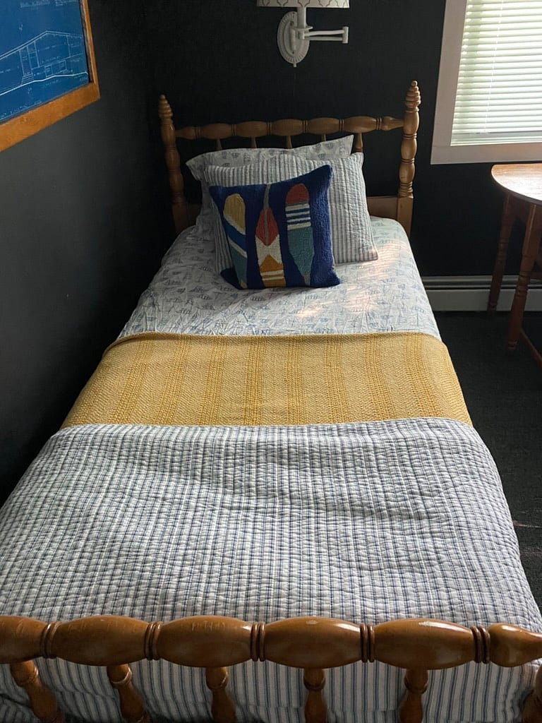 TWIN BEDROOM