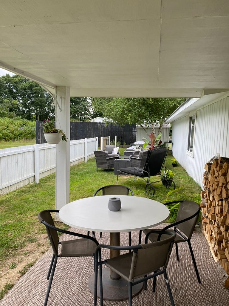 PORTICO with dining area