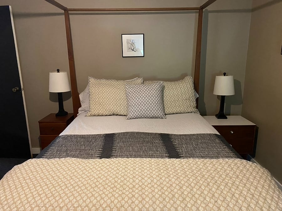 QUEEN BEDROOM