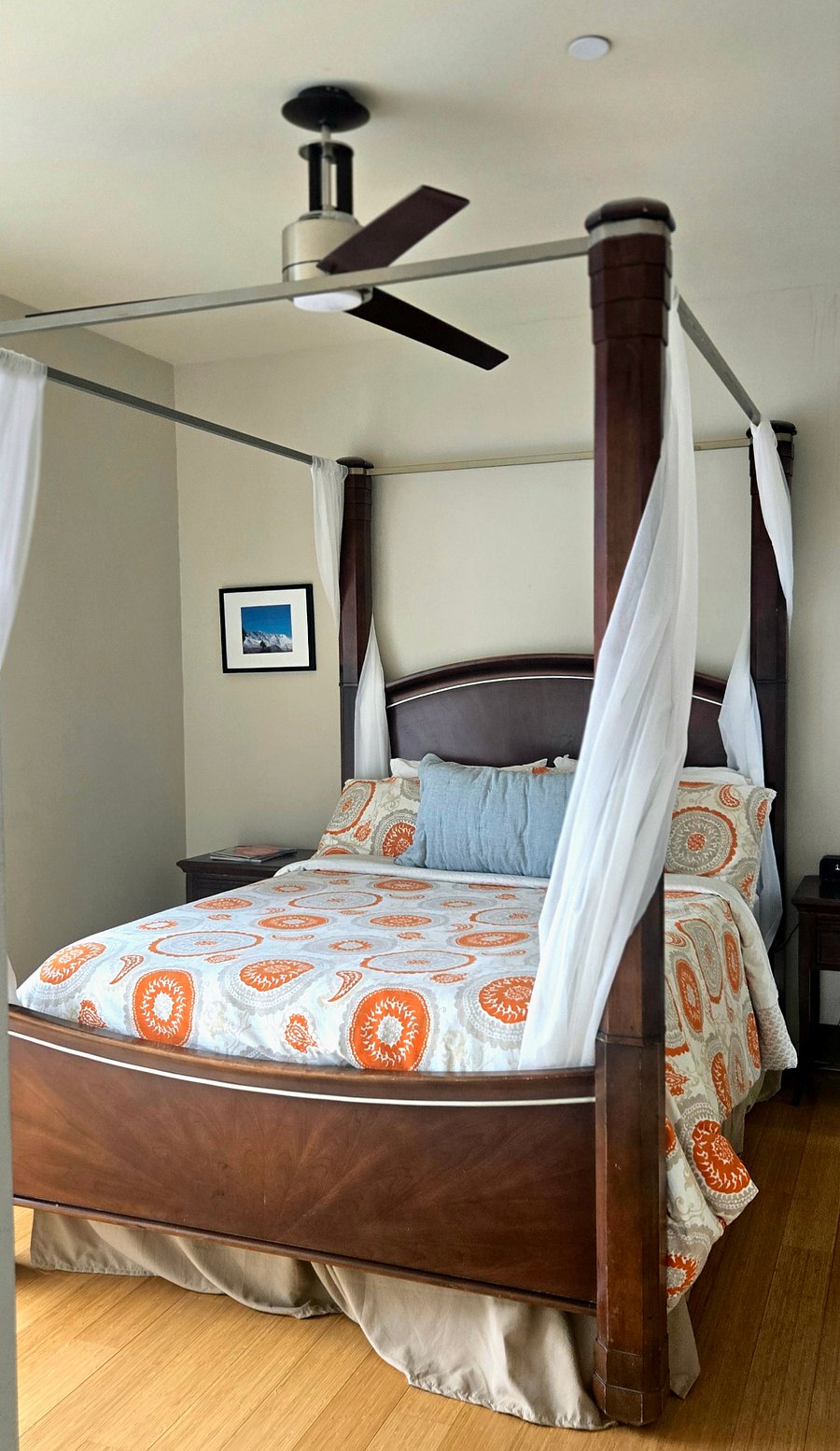 Guest bedroom