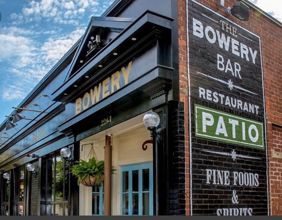 Walk to pubs and restaurants