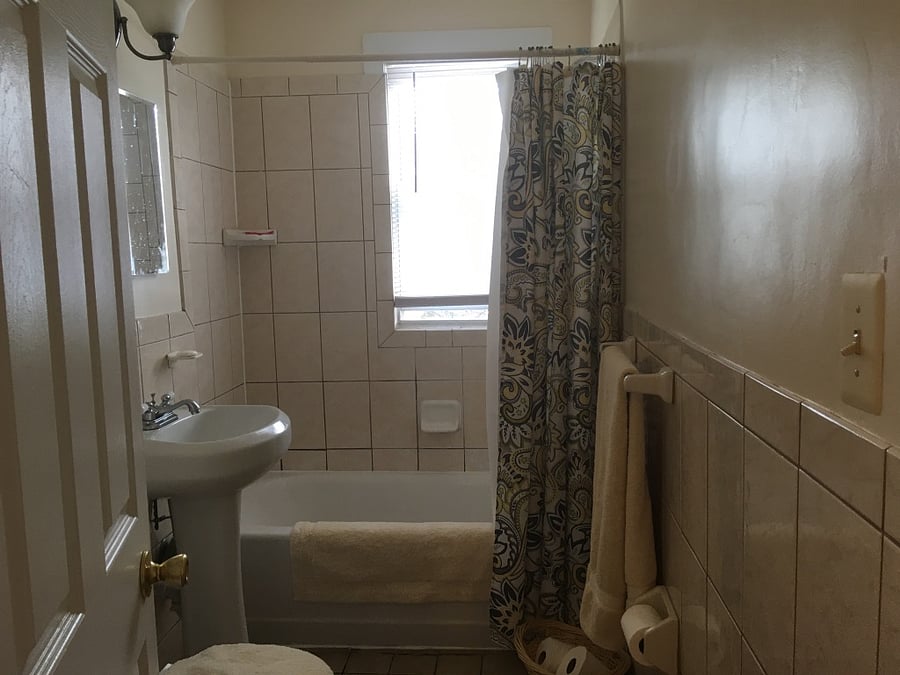 Shared Bathroom with 1 person - second floor, a few steps from the Baltic Room.