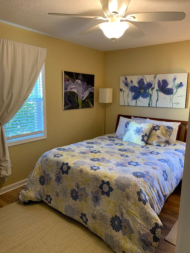 Comfortable queen mattress (many nurses comment on this!)