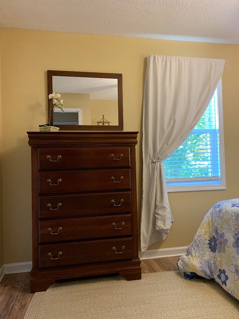 Nice 5 drawer chest with smooth operating drawers for ample storage.