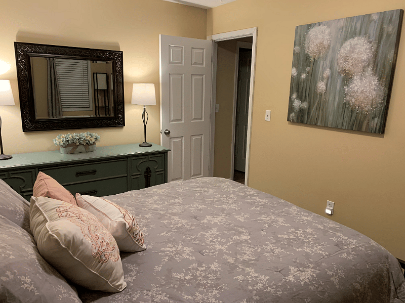 Make a wish as you fall asleep with this fun dandelion canvas artwork.