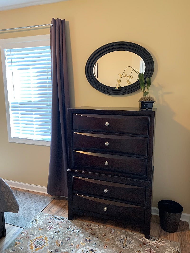 Chest of drawers.