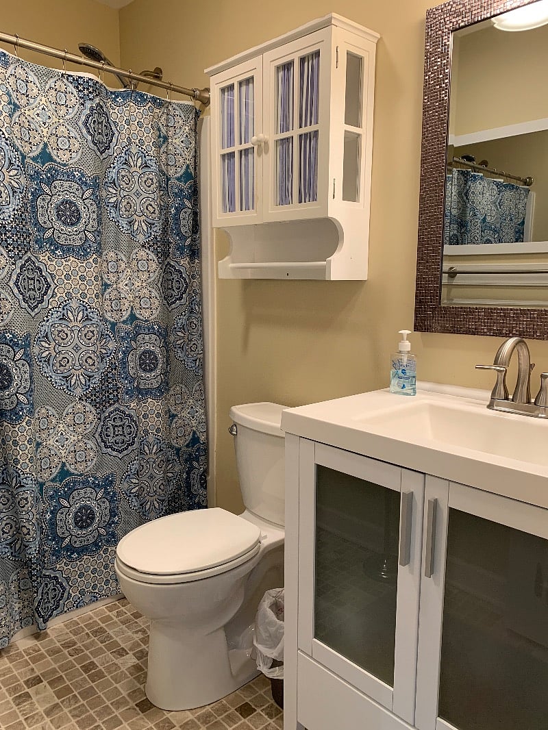 Hall bathroom.