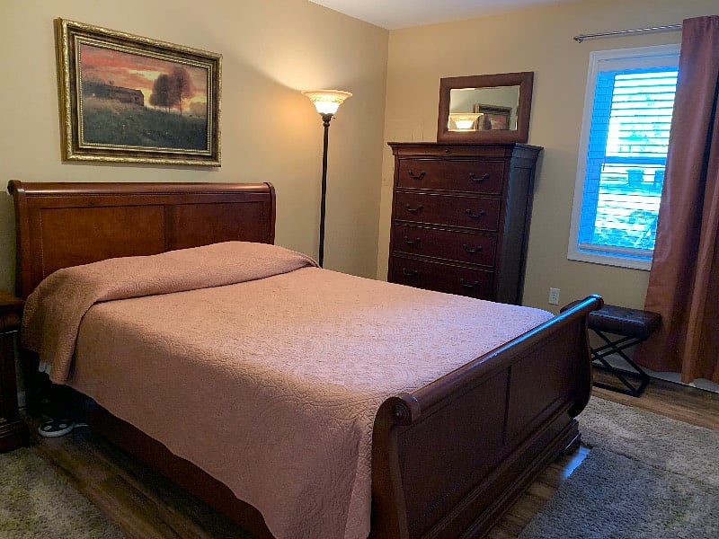 Nice warm colors for relaxing rest.