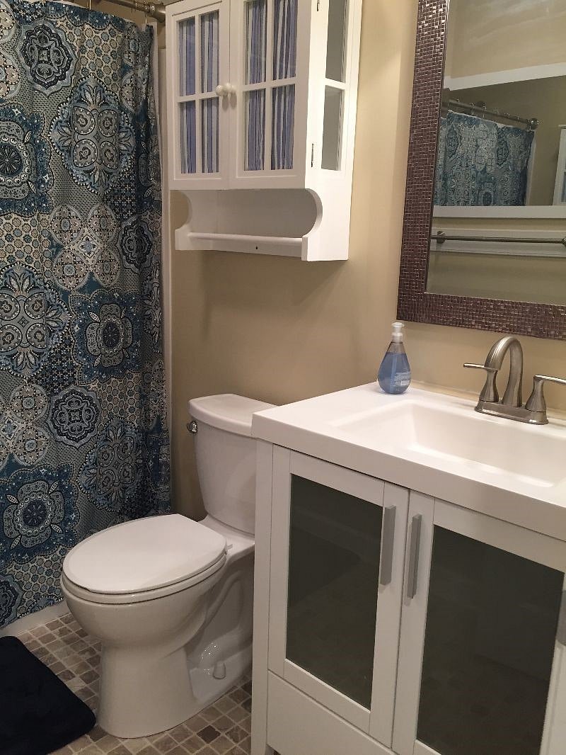Pretty modern bathroom